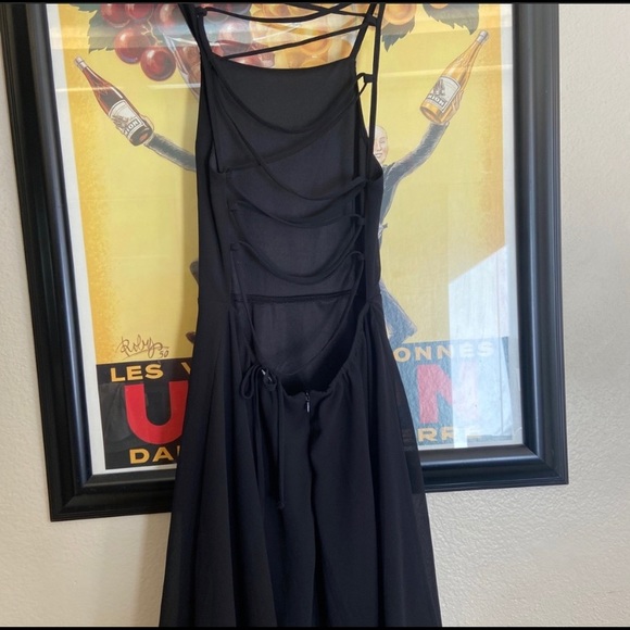 Lulus Dresses & Skirts - NWOT Lulu’s Strappy Sexy Black Dress